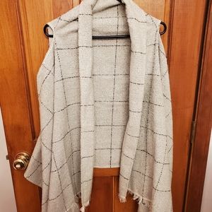 Express poncho/shawl